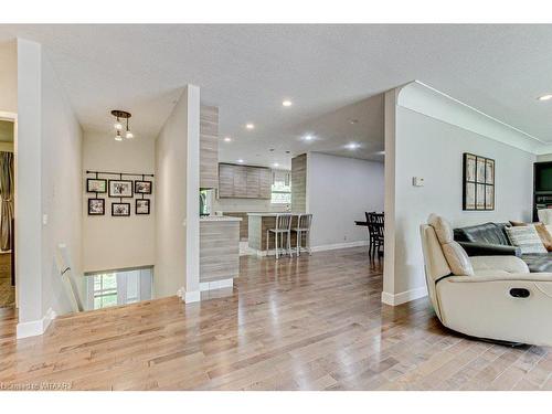 1 Highland Drive, Tillsonburg, ON - Indoor Photo Showing Living Room