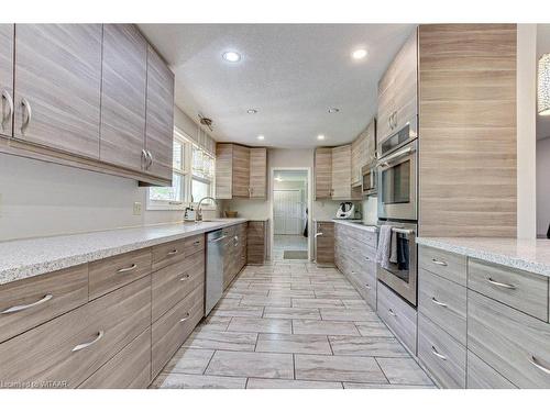 1 Highland Drive, Tillsonburg, ON - Indoor Photo Showing Kitchen