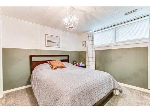 1 Highland Drive, Tillsonburg, ON - Indoor Photo Showing Bedroom