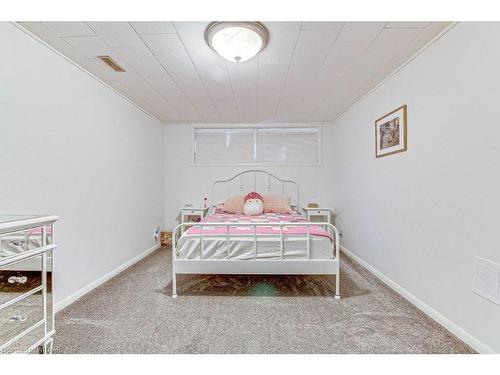 1 Highland Drive, Tillsonburg, ON - Indoor Photo Showing Bedroom