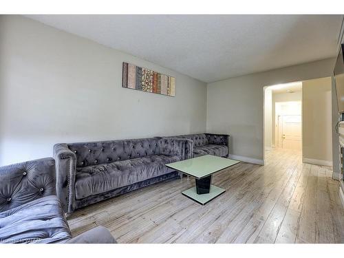 149 Deveron Crescent, London, ON - Indoor Photo Showing Living Room