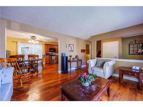 4 Camdon Court, Tillsonburg, ON - Indoor Photo Showing Living Room