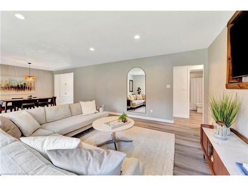 584455 Beachville Road, Beachville, ON - Indoor Photo Showing Living Room