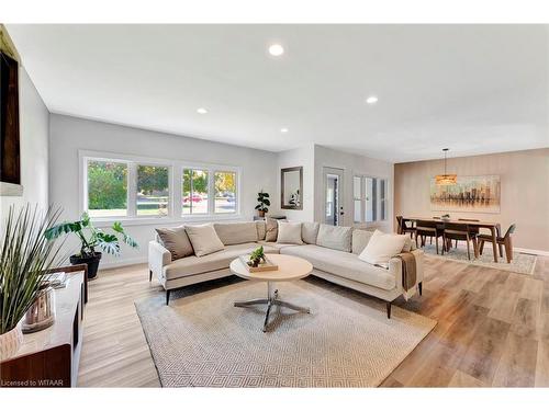 584455 Beachville Road, Beachville, ON - Indoor Photo Showing Living Room