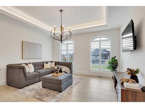 45 August Crescent, Otterville, ON - Indoor Photo Showing Living Room