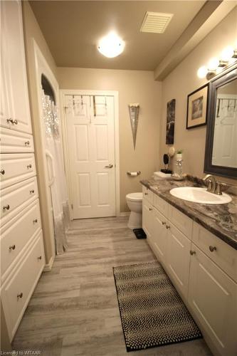 5-150 Oak Street, Simcoe, ON - Indoor Photo Showing Bathroom