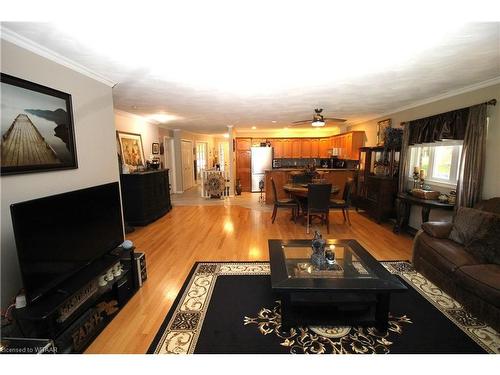 5-150 Oak Street, Simcoe, ON - Indoor Photo Showing Living Room