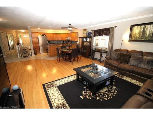 5-150 Oak Street, Simcoe, ON - Indoor Photo Showing Living Room