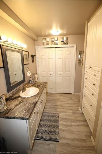 5-150 Oak Street, Simcoe, ON - Indoor Photo Showing Bathroom