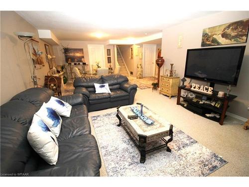 5-150 Oak Street, Simcoe, ON - Indoor Photo Showing Living Room