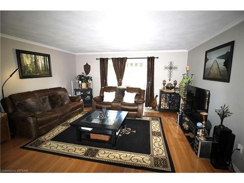 5-150 Oak Street, Simcoe, ON - Indoor Photo Showing Living Room