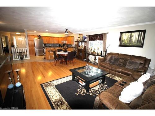 5-150 Oak Street, Simcoe, ON - Indoor Photo Showing Living Room