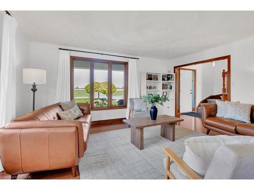 1554 Mall Road, Norfolk County, ON - Indoor Photo Showing Living Room