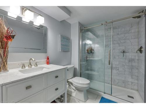 531 Champlain Avenue, Woodstock, ON - Indoor Photo Showing Bathroom