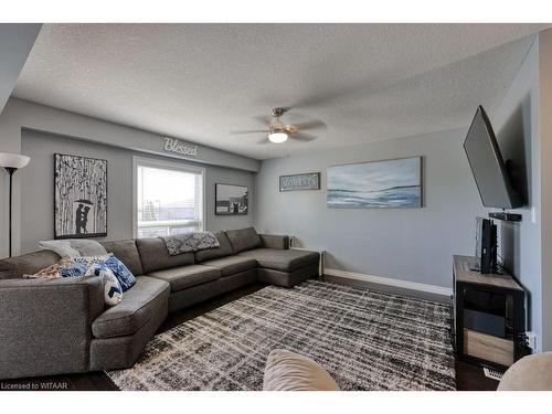 531 Champlain Avenue, Woodstock, ON - Indoor Photo Showing Living Room