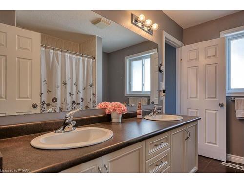 531 Champlain Avenue, Woodstock, ON - Indoor Photo Showing Bathroom