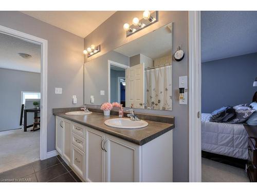 531 Champlain Avenue, Woodstock, ON - Indoor Photo Showing Bathroom