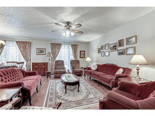 4 Cayley St Street, Norwich, ON - Indoor Photo Showing Living Room