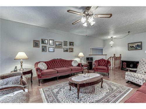 4 Cayley St Street, Norwich, ON - Indoor Photo Showing Living Room