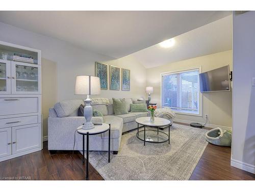 1154 Caen Avenue, Woodstock, ON - Indoor Photo Showing Living Room