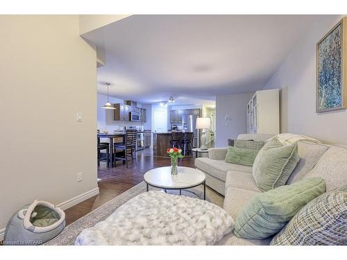 1154 Caen Avenue, Woodstock, ON - Indoor Photo Showing Living Room