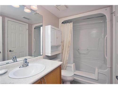 109-46 Canterbury Street, Ingersoll, ON - Indoor Photo Showing Bathroom