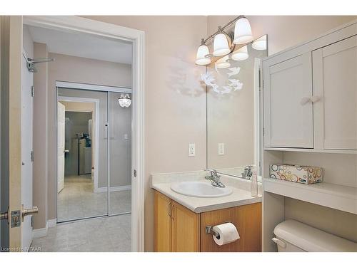 109-46 Canterbury Street, Ingersoll, ON - Indoor Photo Showing Bathroom