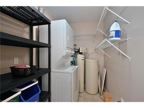 109-46 Canterbury Street, Ingersoll, ON - Indoor Photo Showing Laundry Room