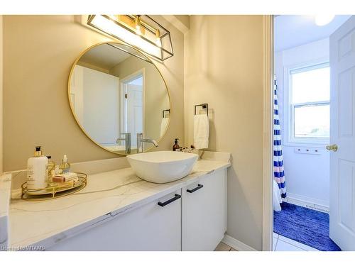 28 David Street, Ingersoll, ON - Indoor Photo Showing Bathroom