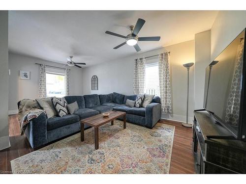 35 Pearl Street, Tillsonburg, ON - Indoor Photo Showing Living Room