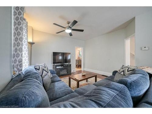 35 Pearl Street, Tillsonburg, ON - Indoor Photo Showing Living Room