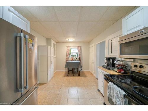 35 Pearl Street, Tillsonburg, ON - Indoor Photo Showing Kitchen