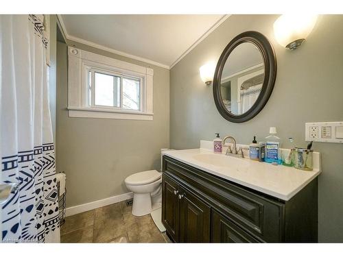 35 Pearl Street, Tillsonburg, ON - Indoor Photo Showing Bathroom