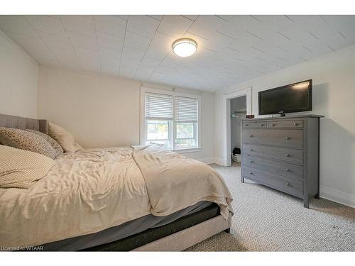 35 Pearl Street, Tillsonburg, ON - Indoor Photo Showing Bedroom