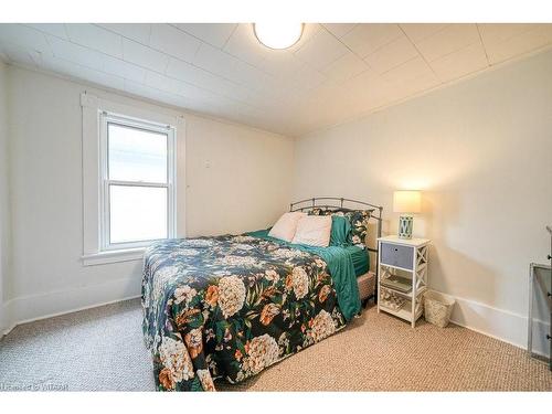 35 Pearl Street, Tillsonburg, ON - Indoor Photo Showing Bedroom