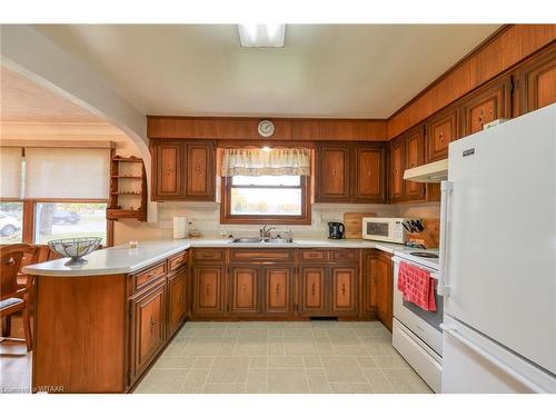 101 Brock Street E, Tillsonburg, ON - Indoor Photo Showing Kitchen With Double Sink