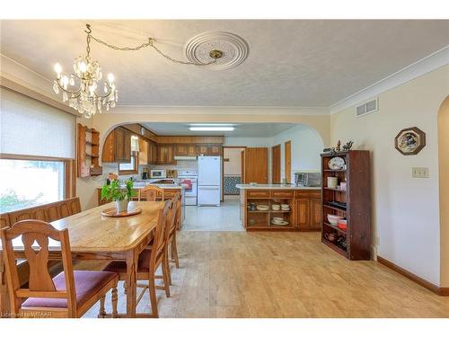 101 Brock Street E, Tillsonburg, ON - Indoor Photo Showing Dining Room