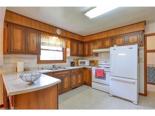 101 Brock Street E, Tillsonburg, ON - Indoor Photo Showing Kitchen With Double Sink