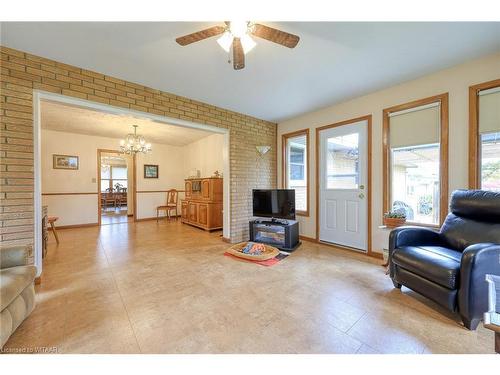 101 Brock Street E, Tillsonburg, ON - Indoor Photo Showing Living Room