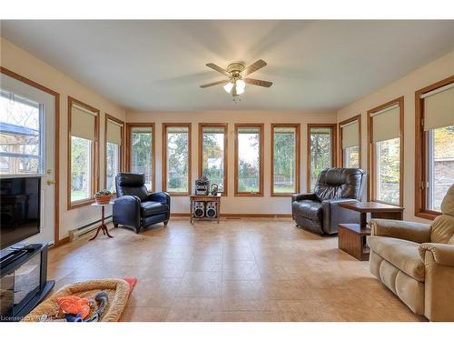 101 Brock Street E, Tillsonburg, ON - Indoor Photo Showing Living Room