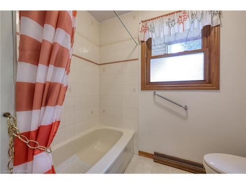 101 Brock Street E, Tillsonburg, ON - Indoor Photo Showing Bathroom