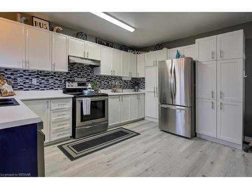 3-21 Wren Court, Tillsonburg, ON - Indoor Photo Showing Kitchen With Upgraded Kitchen