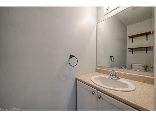 8-10 Dufferin Street, Norwich, ON - Indoor Photo Showing Bathroom