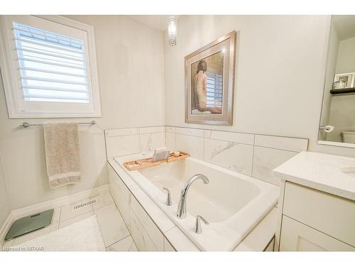 236 Tamarack Boulevard, Woodstock, ON - Indoor Photo Showing Bathroom