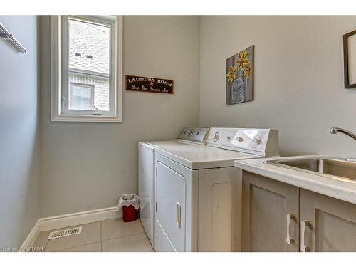 233 Wedgewood Drive, Woodstock, ON - Indoor Photo Showing Laundry Room