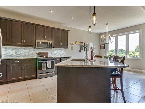 233 Wedgewood Drive, Woodstock, ON - Indoor Photo Showing Kitchen With Upgraded Kitchen