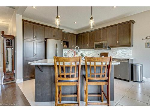 233 Wedgewood Drive, Woodstock, ON - Indoor Photo Showing Kitchen With Upgraded Kitchen