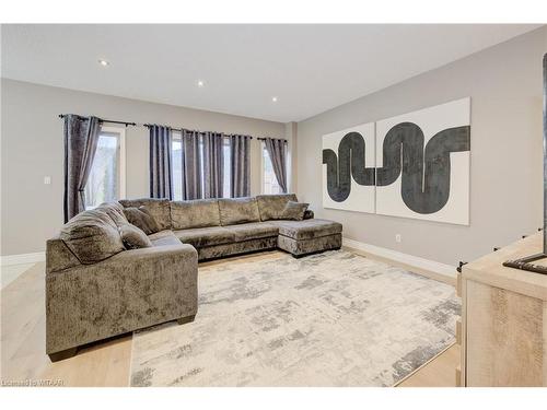 45 Poldon Drive, Norwich, ON - Indoor Photo Showing Living Room