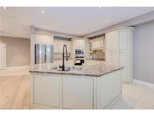 45 Poldon Drive, Norwich, ON - Indoor Photo Showing Kitchen With Upgraded Kitchen