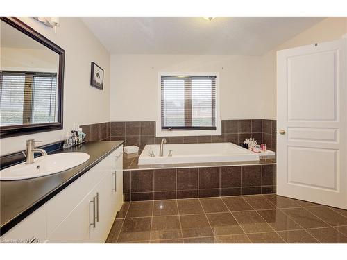 45 Poldon Drive, Norwich, ON - Indoor Photo Showing Bathroom